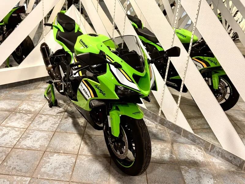 Moto stockée dans un espace sécurisé Freight Solutions