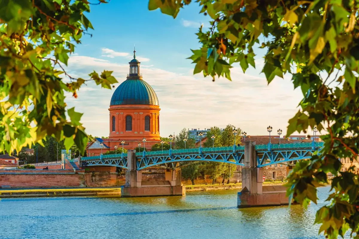 Toulouse, the Pont Saint-Pierre and the dome of La Grave on the Garonne
